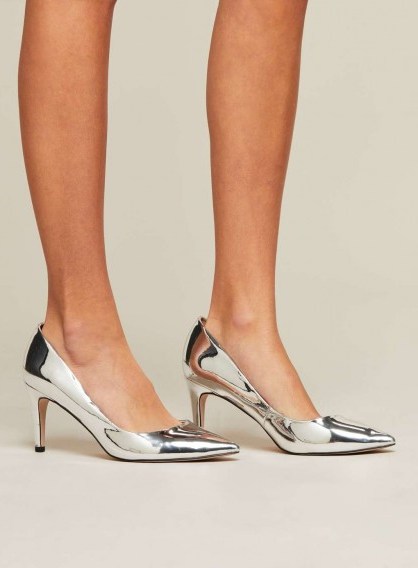Miss Selfridge LACIE Mid Heel Court Shoes / shiny silver metallic courts - flipped