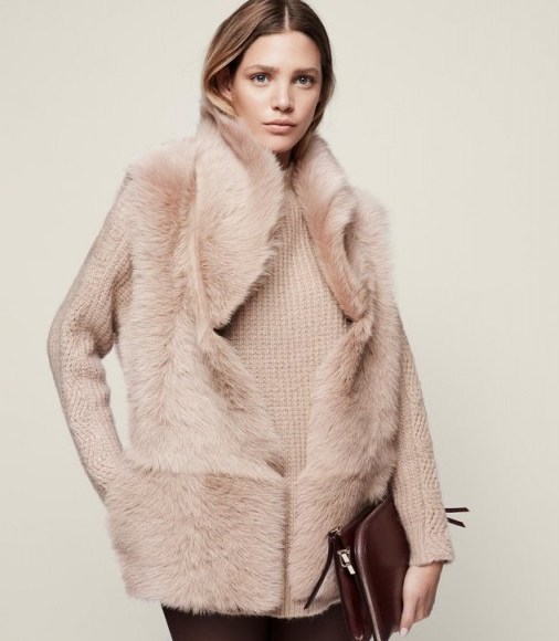 REISS LILLE REVERSIBLE SHEARLING GILET ROSEWOOD / pale pink fluffy gilets - flipped