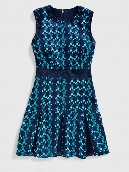 Reese Witherspoon blue sleeveless fit and flare dress, Draper James Meadow Vines Lace Dress in Nassau Navy, on Instagram, 13 October 2017. Celebrity dresses & fashion - flipped