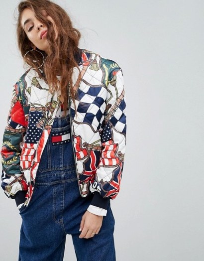 Tommy Jeans 90s Capsule Bomber with Flag Print – quilted printed jackets - flipped