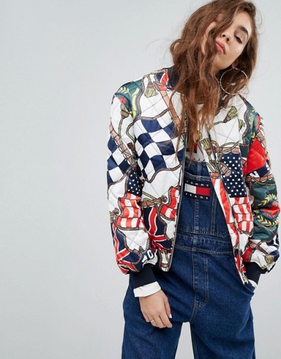 Tommy Jeans 90s Capsule Bomber with Flag Print – quilted printed jackets