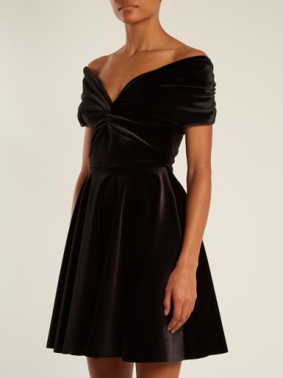 EMILIO DE LA MORENA Off-the-shoulder velvet dress – vintage style glamour – chic lbd