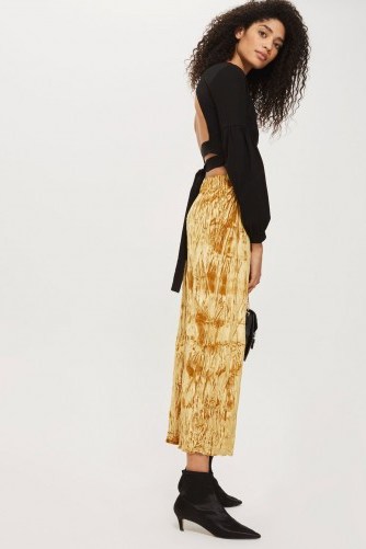 TOPSHOP Crushed Velvet Trousers – gold cropped pants - flipped