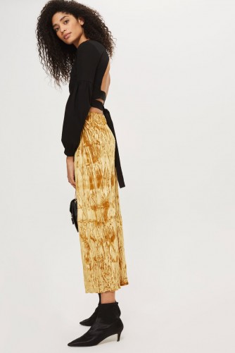 TOPSHOP Crushed Velvet Trousers – gold cropped pants