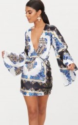 PRETTYLITTLETHING BLUE SCARF PRINT KIMONO SLEEVE PLUNGE SHIFT DRESS | plunge front dresses