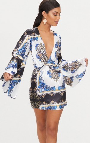 PRETTYLITTLETHING BLUE SCARF PRINT KIMONO SLEEVE PLUNGE SHIFT DRESS | plunge front dresses - flipped