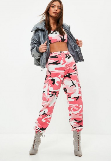 Missguided premium pink camo printed cargo trousers – camouflage pants