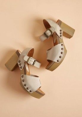 Trots and Ends Suede Heel – 70s style platform sandals