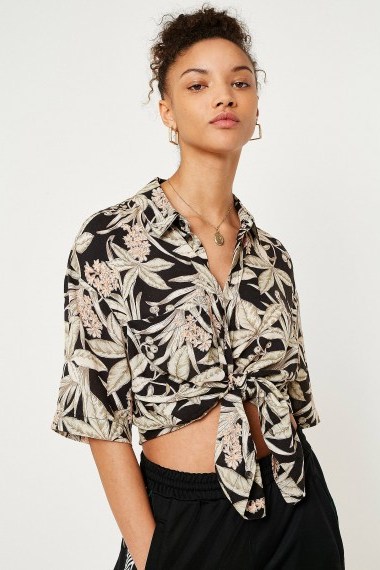 UO Souvenir Tropical Floral Button-Down Shirt | printed tie waist shirts - flipped