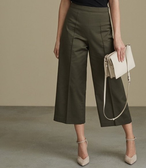 Reiss NARA CROPPED WIDE-LEG TROUSERS MILITARY GREEN - flipped