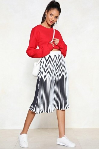 Nasty Gal Do You Fold Pleated Skirt – chevron stripes - flipped