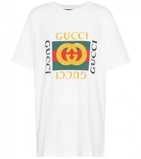 GUCCI Printed Logo T-shirt – as worn by Hailey Baldwin at Zinqué Restaurant in West Hollywood, 12 March 2018. Models casual style | celebrity tees