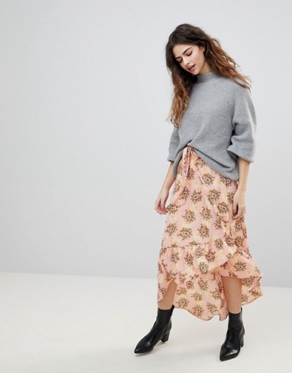 Vero Moda Floral Asymetric Ruffle Skirt in Rose Tan – pink frill hem skirts