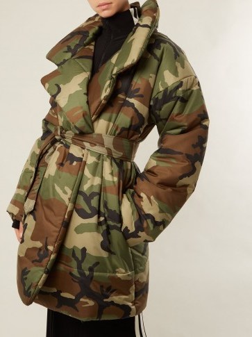 NORMA KAMALI Camo-print sleeping bag knee-length coat / padded camouflage print coats - flipped