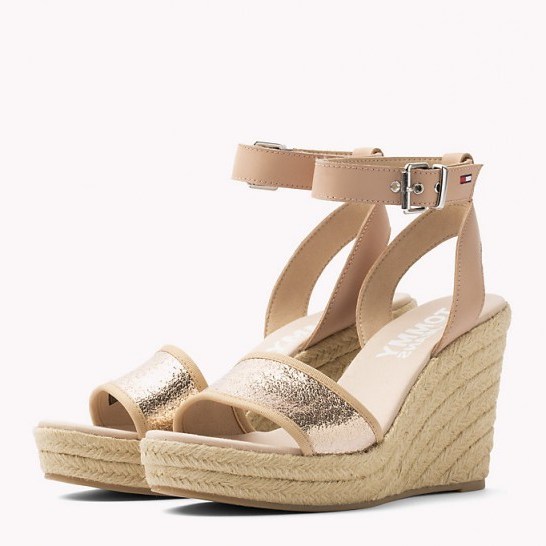 TOMMY JEANS METALLIC WEDGE SANDALS | rose gold wedges - flipped