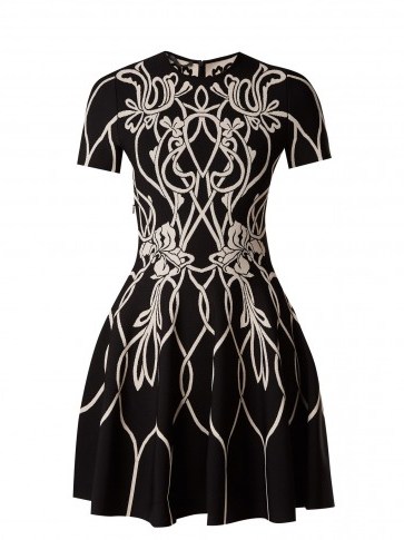 ALEXANDER MCQUEEN Art Nouveau-intarsia short-sleeved dress ~ chic monochrome fit and flare - flipped