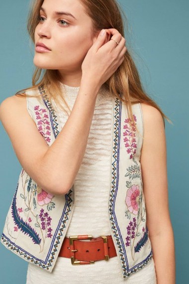 ett:twa – Bereta Cropped-Embellished Vest / floral embroidered waistcoat - flipped