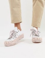 Converse X Miley Cyrus All Star Platform Trainers In White And Pink Bandana Print – printed sneakers