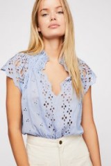 Free People – FP One Uliya Top Chambray | light blue cut out tops