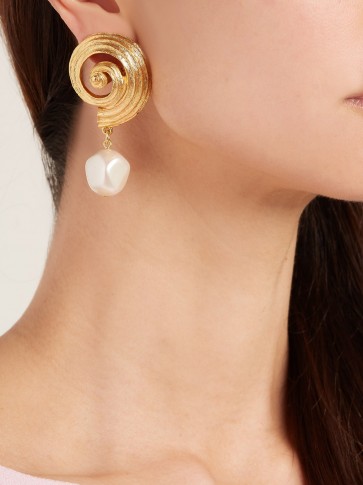 OSCAR DE LA RENTA Shell and faux-pearl earrings ~ statement drop earrings ~ sea inspired jewellery