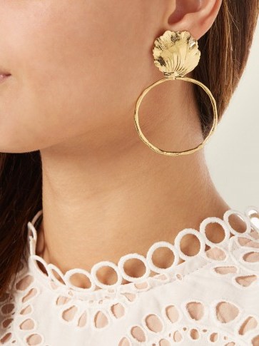 ELISE TSIKIS Thebes gold-plated shell hoop earrings - flipped