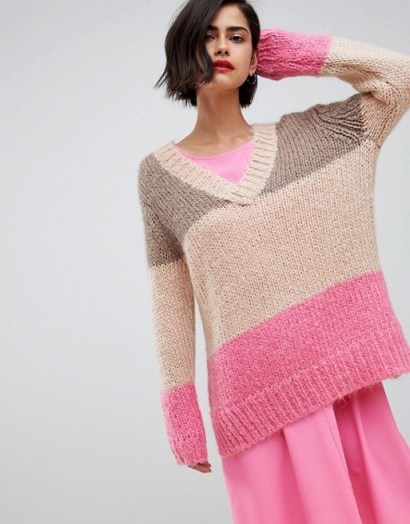 2NDDAY chunky v-neck jumper in colourblock – slouchy pink sweater - flipped