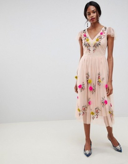 Oasis midi dress with floral embroidery in pink – party fit and flare - flipped