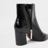 River Island Black patent pointed block heel boots – shiny side zip-up chunky heeled boot