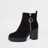 River Island Black zip side chunky boots – block heel