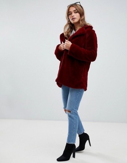 Boohoo Petite faux fur coat in burgundy – dark red winter jackets - flipped