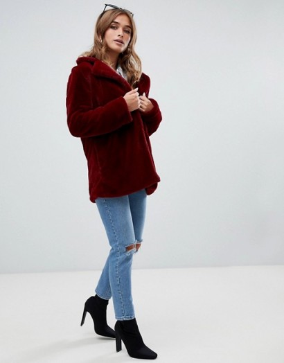 Boohoo Petite faux fur coat in burgundy – dark red winter jackets