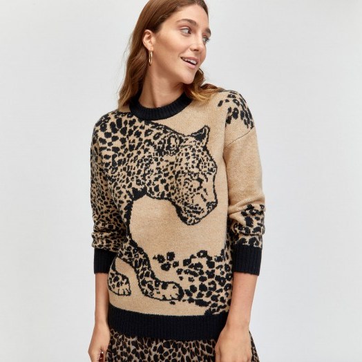 WAREHOUSE – LEOPARD PLACEMENT COSY JUMPER IN BEIGE – animal print knitwear - flipped