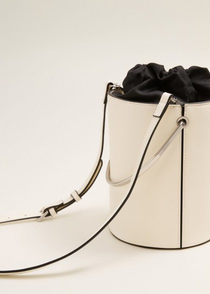 Mango Metallic handle bag in Ecru – cylindrical bags – bucket style handbags - flipped