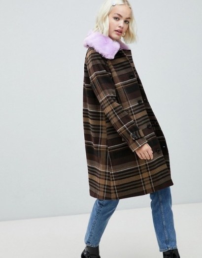 Monki check coat with faux fur collar in brown – fluffy lilac collars - flipped