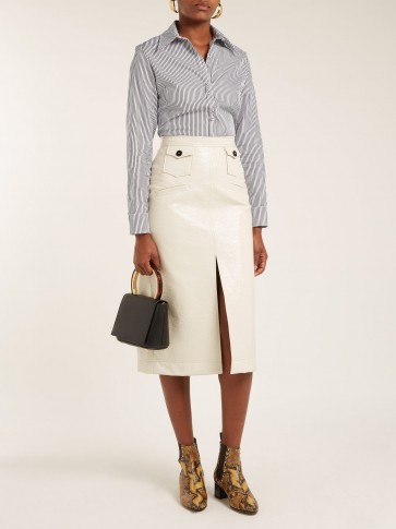 ALEXACHUNG Cream crinkle-effect PVC pencil skirt ~ effortless style