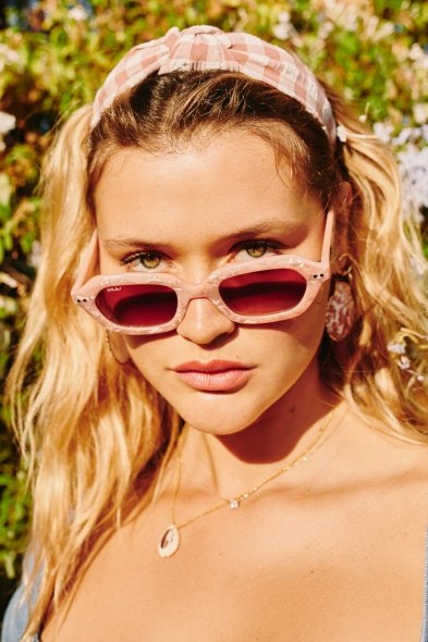 FINDERS KEEPERS x QUAY ANYTHING GOES in SHELL | retro sunglasses - flipped