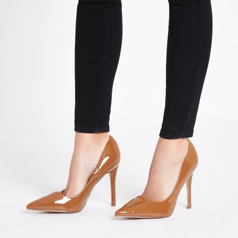 River Island Brown chestnut patent court shoes – shiny high heeled courts
