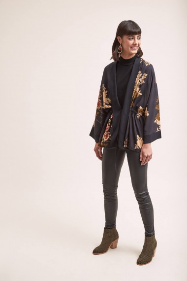 Kachel Anabella Floral-Print Kimono in Black – lightweight waist tie jacket