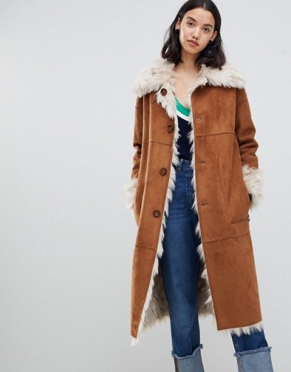 Urban Code Elle reversible easy fit coat in Cookie – luxe brown faux fur coats - flipped