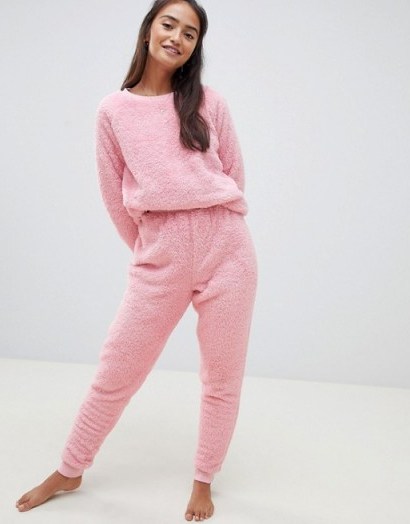 ASOS DESIGN Lounge super soft sweat and jogger twosie in pink – snugly loungewear – Xmas gift - flipped
