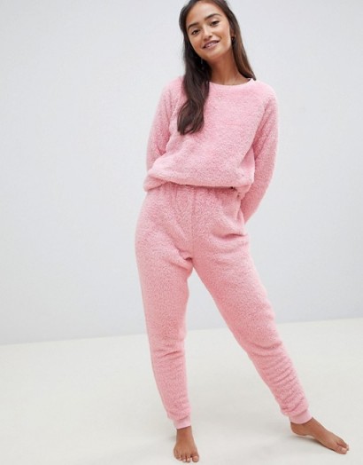 ASOS DESIGN Lounge super soft sweat and jogger twosie in pink – snugly loungewear – Xmas gift
