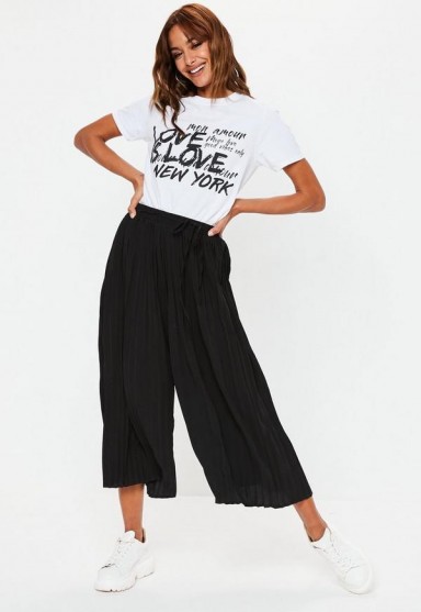 Missguided black pleated culottes | cropped wide leg pants