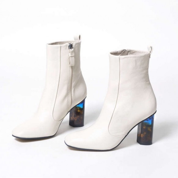 KURT GEIGER LONDON STRIDE 90 printed block heel ankle boot in cream leather - flipped