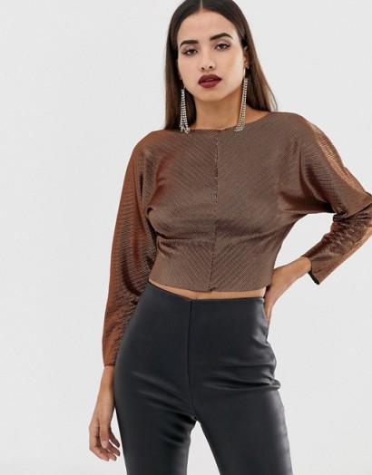 ASOS DESIGN batwing top in metallic gold plisse – cropped party tops