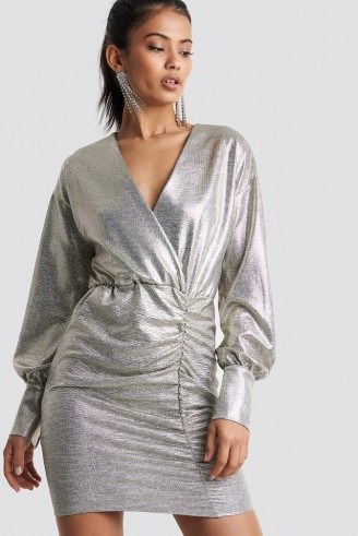 Hannalicious x NA-KD Draped Short Metallic Dress Silver | party glamour - flipped