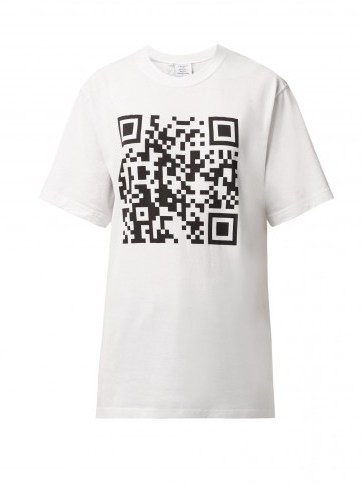 VETEMENTS QR code cotton T-shirt white – printed weekend tee - flipped