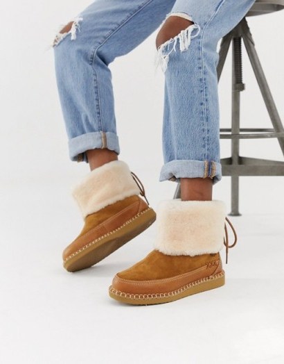 Ugg Quinlin Fluff Boot in Chestnut – brown fur boots - flipped