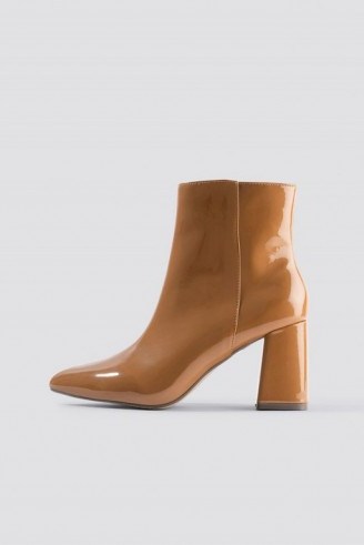 NA-KD Glossy Patent Boots Brown in Cognac | high-shine side zip ankle boot - flipped