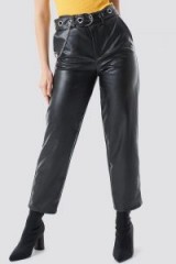 Chloé B x NA-KD Pu Leather Belted Pants Black | cropped trousers