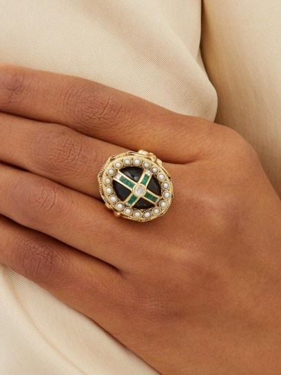 JADE JAGGER Diamond, emerald, pearl & 18kt gold oval ring - flipped